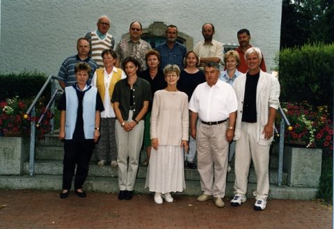Lehrerkollegium 1996
(v. links oben: Pfarrer Decker, Pfarrer Jendrysek, D. Frank, W. Puchta, S. Dippold, Pfarrer Latteier, H. Schmidschneider, A. Braun, C. Loos, S. Geisler, G. Kolley, G. Przybyllok, H. Wiegand, A. Schwägerls, R. Merwart)